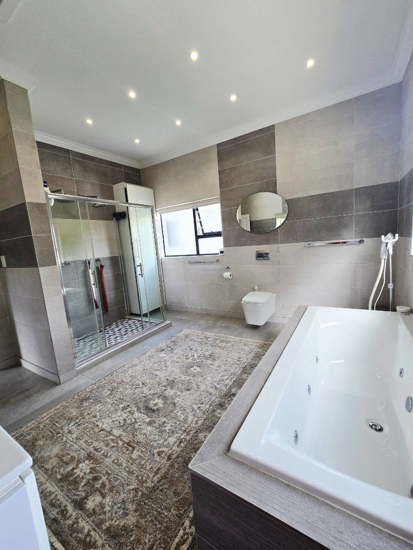 6 Bedroom Property for Sale in Wilkoppies North West